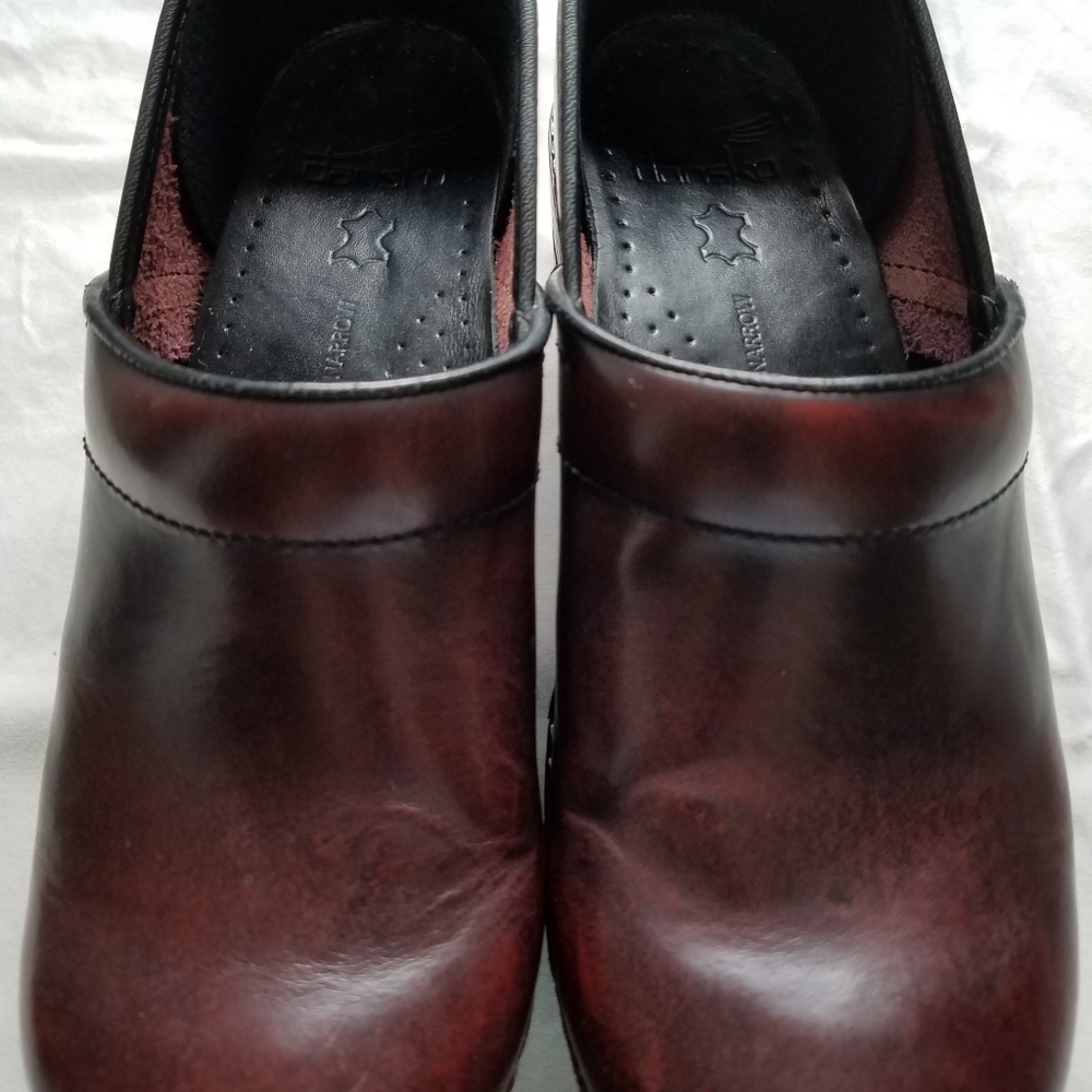 Dansko Womens leather clogs